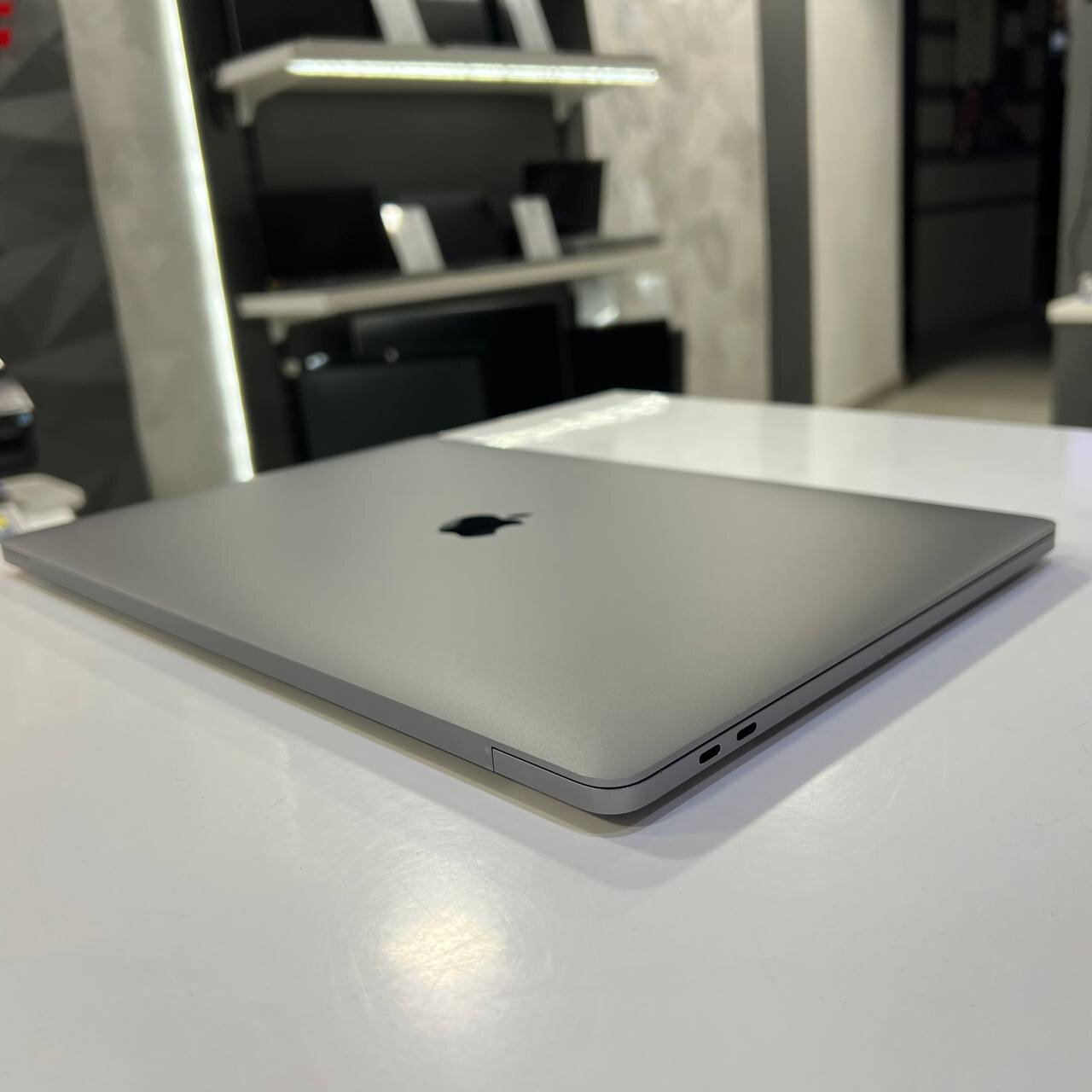 MacBook 16 Pro A2141 (2019) Intel Core i9-9980H/32Gb/512Gb SSD/Tahoe (вживаний)