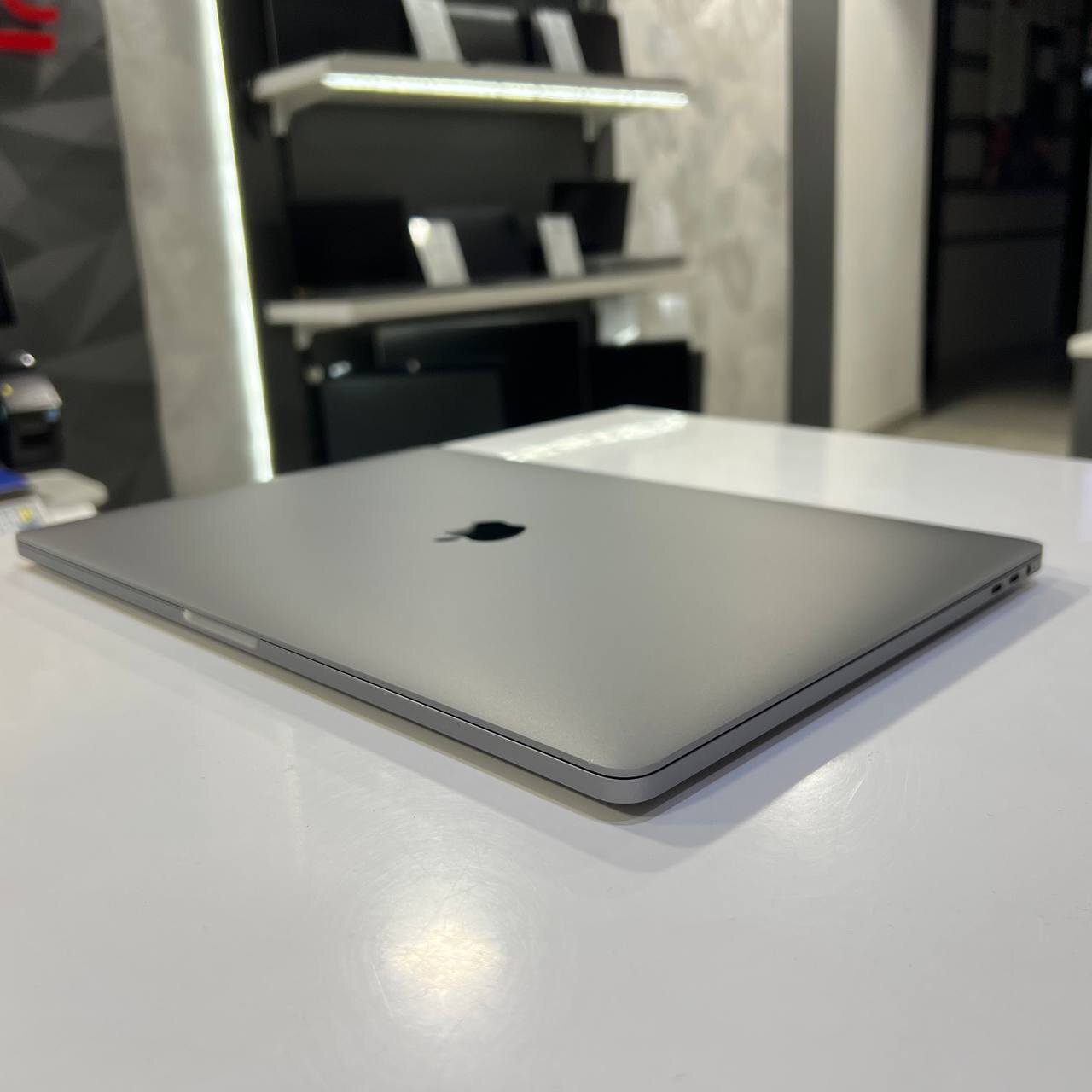 MacBook 16 Pro A2141 (2019) Intel Core i9-9980H/32Gb/512Gb SSD/Tahoe (вживаний)