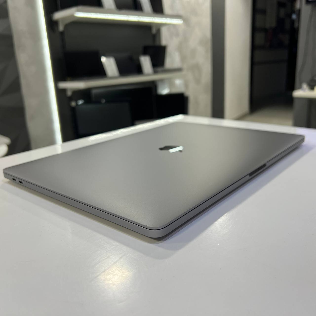 MacBook 16 Pro A2141 (2019) Intel Core i9-9980H/32Gb/512Gb SSD/Tahoe (вживаний)