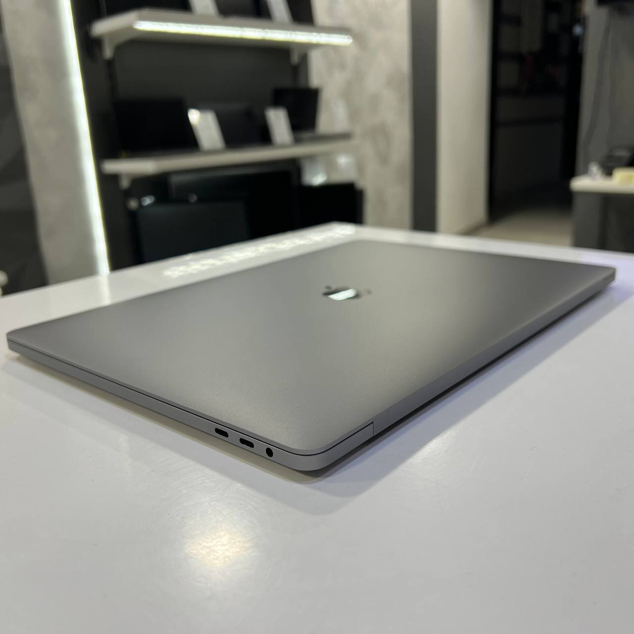 MacBook 16 Pro A2141 (2019) Intel Core i9-9980H/32Gb/512Gb SSD/Tahoe (вживаний)