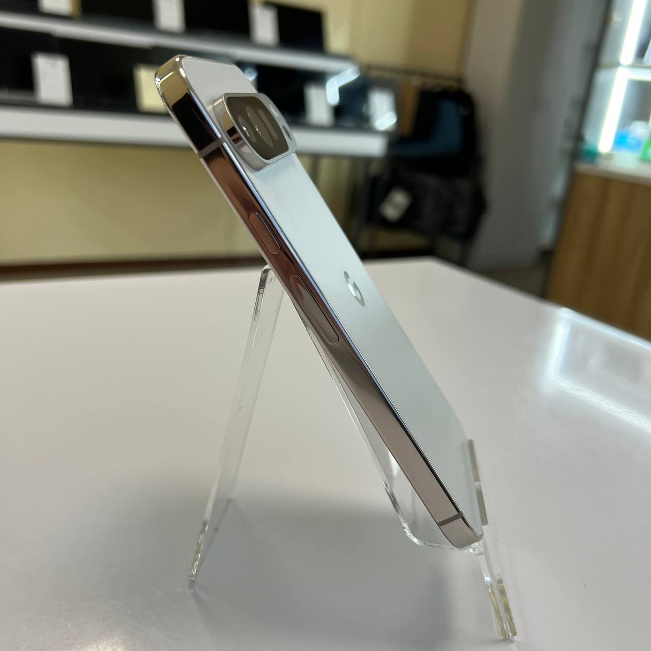 Google Pixel 9 Pro XL 16/128GB Porcelain Neverlock (вживаний)