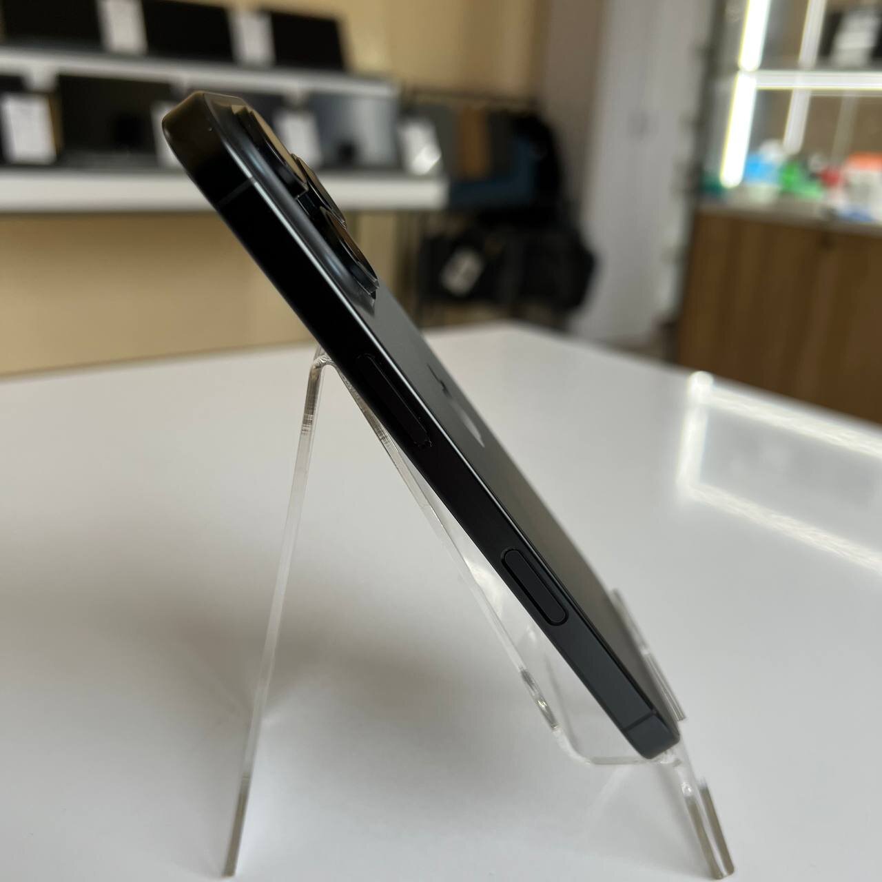 Apple iPhone 16 Pro 256GB Black Titanium (e-Sim) (вживаний)