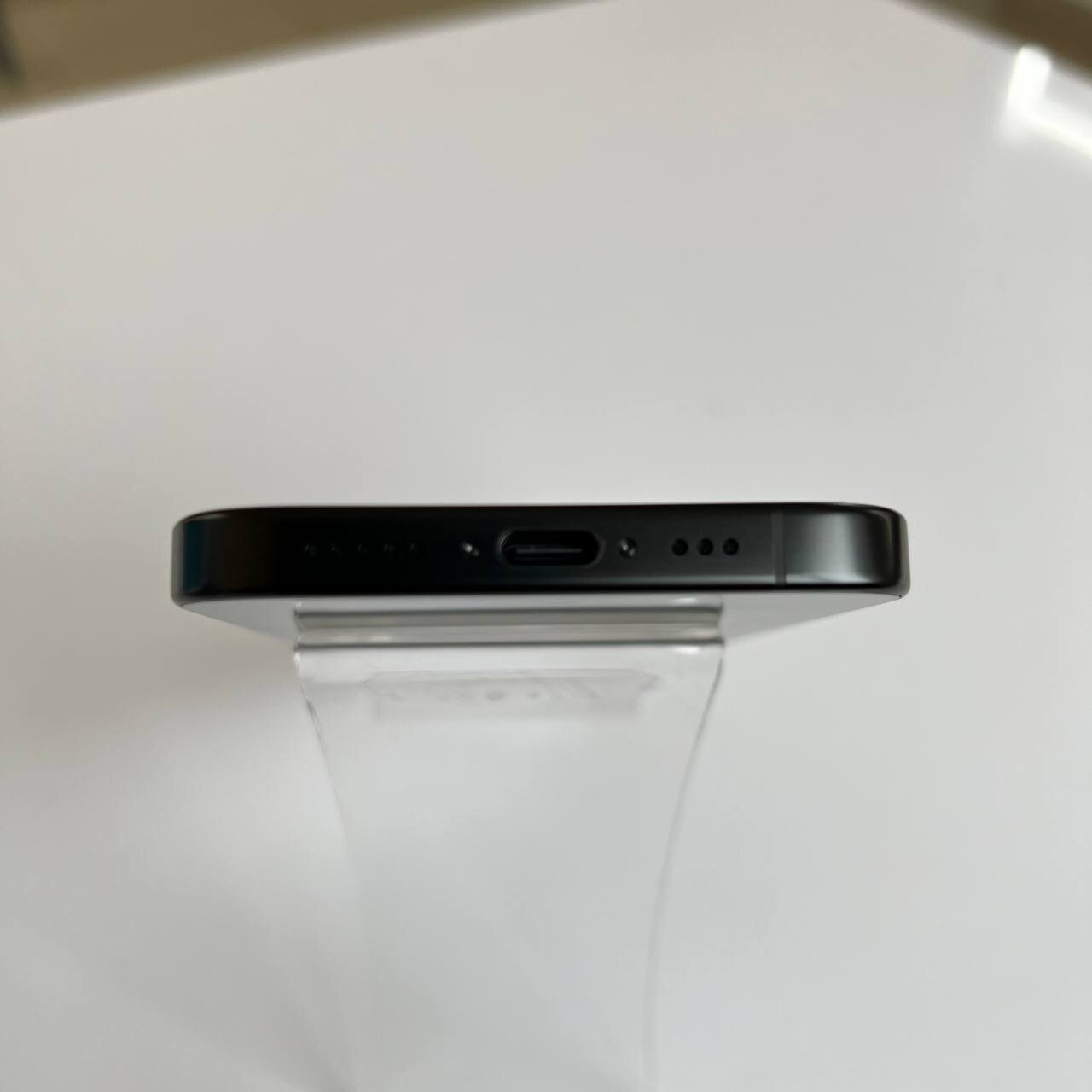 Apple iPhone 16 Pro 256GB Black Titanium (e-Sim) (вживаний)