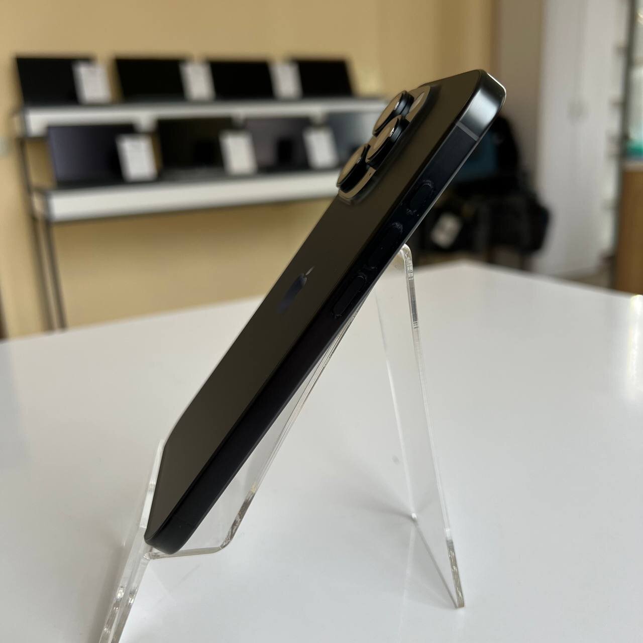 Apple iPhone 16 Pro 256GB Black Titanium (e-Sim) (вживаний)