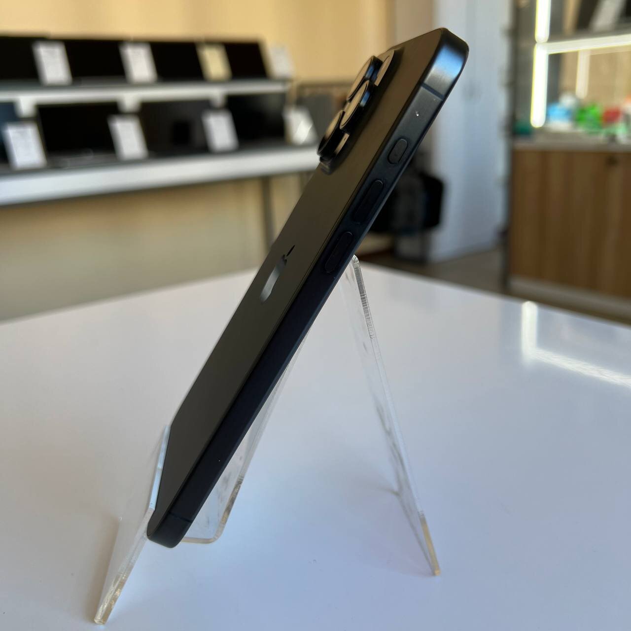 Apple iPhone 15 Pro Max 256Gb Black Titanium (e-Sim) (вживаний)