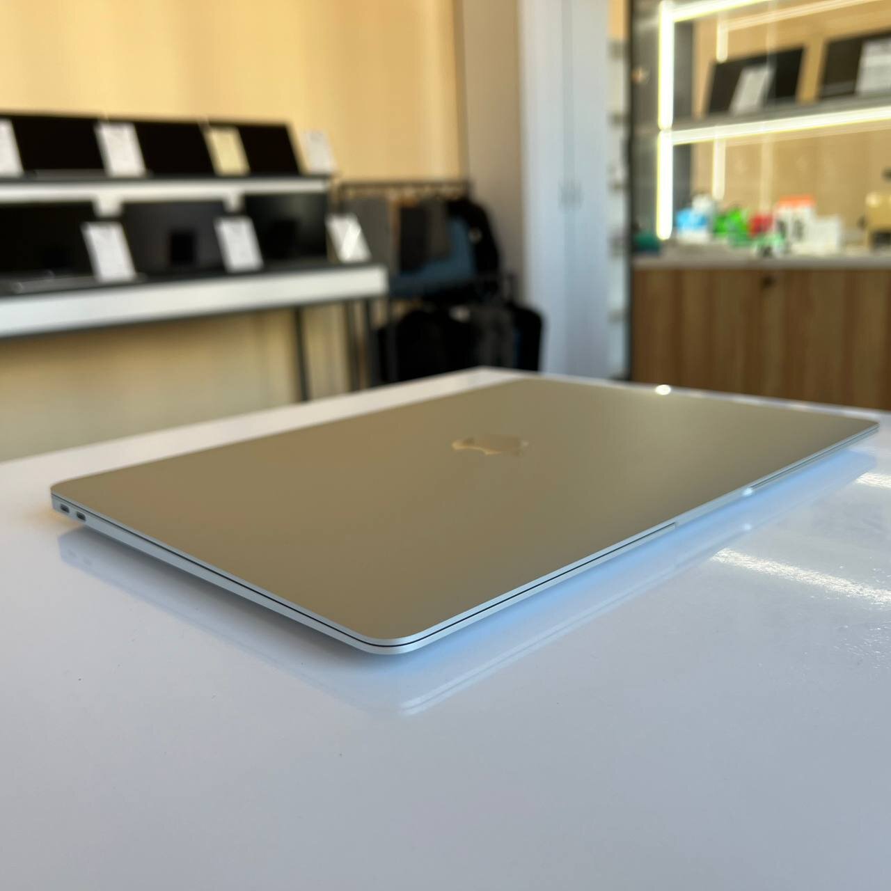 MacBook Air A2337 (2020) Apple M1/8Gb/256Gb SSD/Tahoe (вживаний)