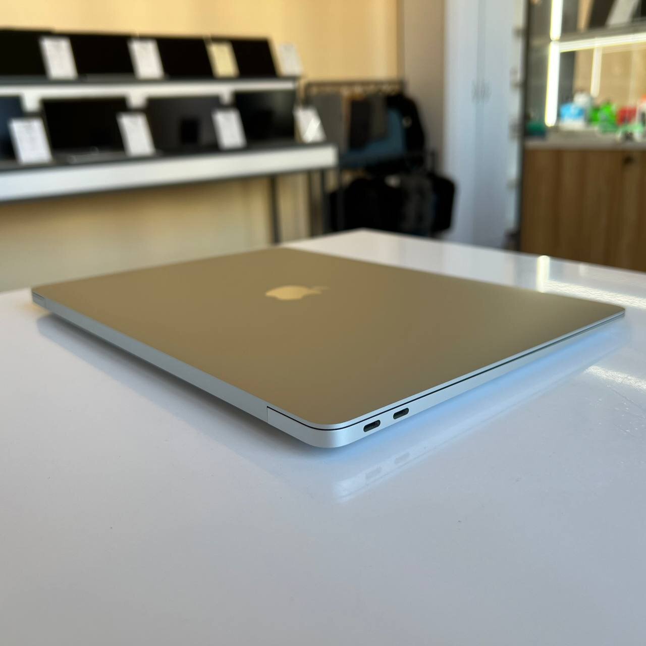 MacBook Air A2337 (2020) Apple M1/8Gb/256Gb SSD/Tahoe (вживаний)