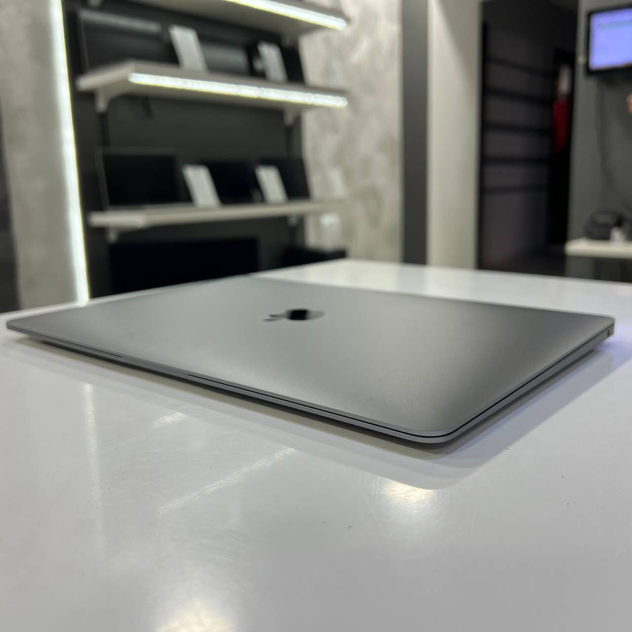 MacBook Air A2337 (2020) Apple M1/8Gb/256Gb SSD/Tahoe (вживаний)