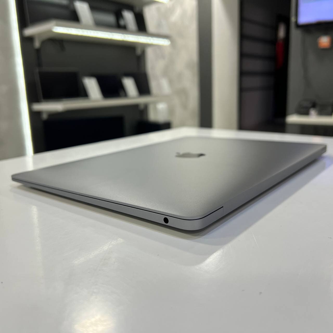 MacBook Air A2337 (2020) Apple M1/8Gb/256Gb SSD/Tahoe (вживаний)