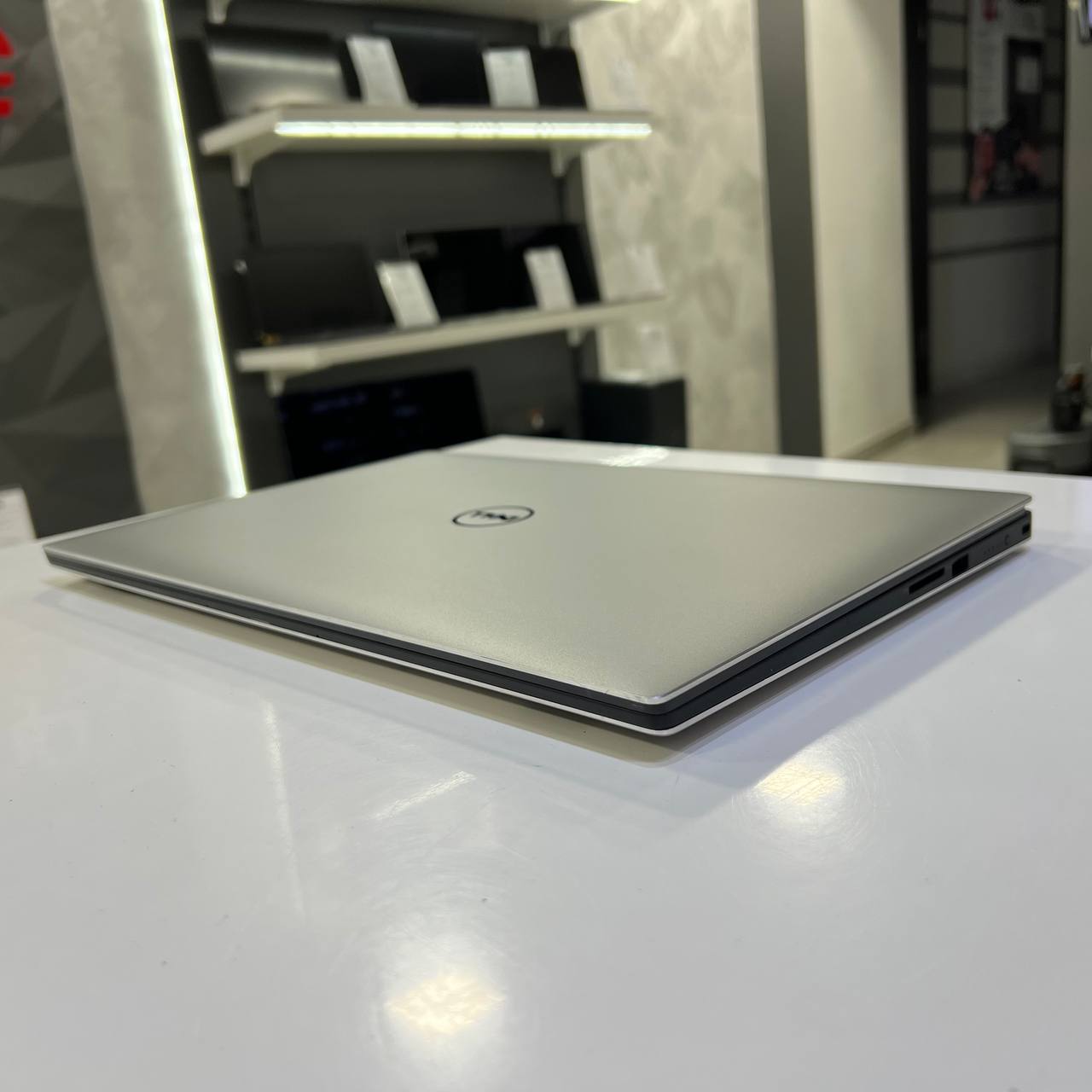 Dell XPS 9550 Intel Core i5-6300HQ/GTX960M 2Gb/16Gb/256Gb SSD/Win10