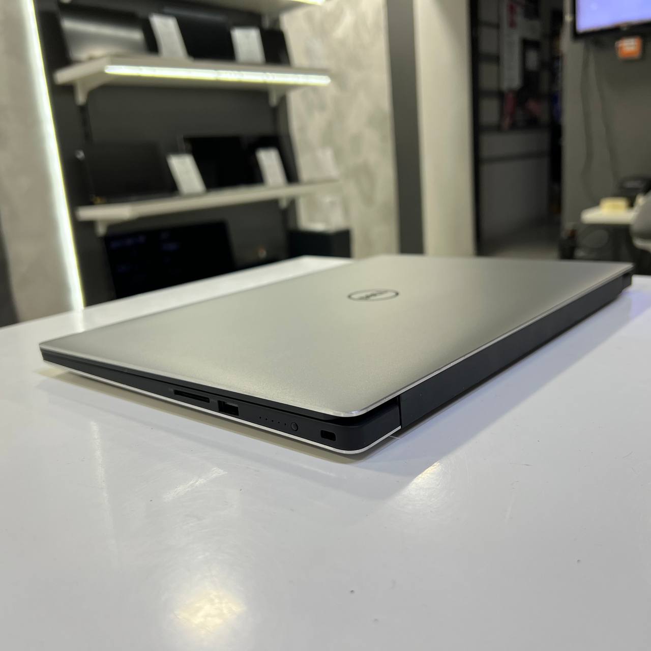 Dell XPS 9550 Intel Core i5-6300HQ/GTX960M 2Gb/16Gb/256Gb SSD/Win10