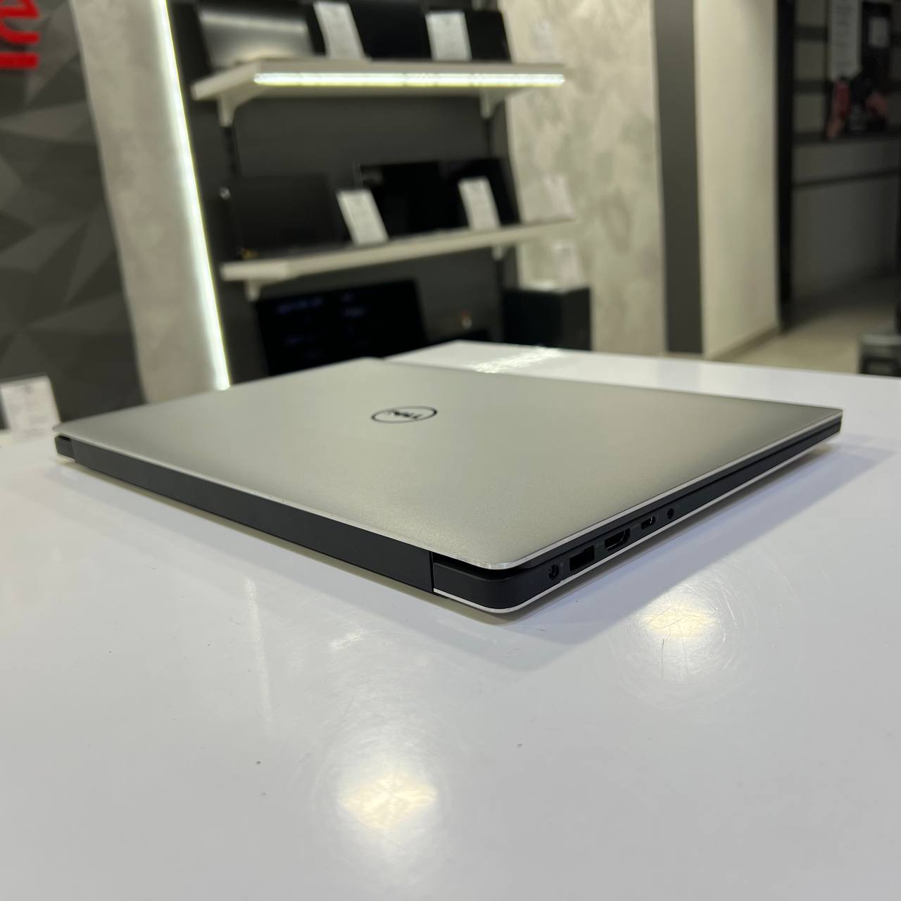 Dell XPS 9550 Intel Core i5-6300HQ/GTX960M 2Gb/16Gb/256Gb SSD/Win10