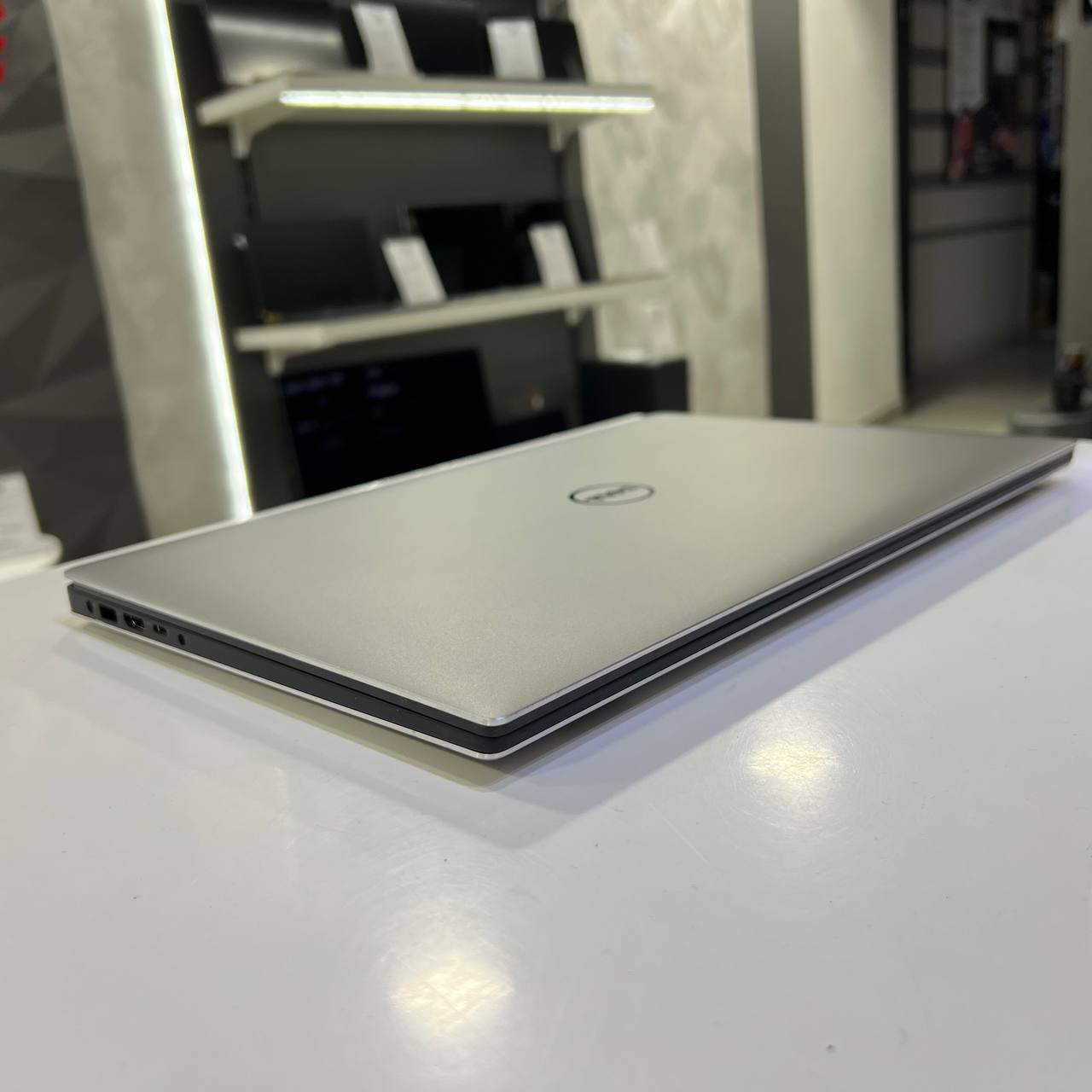 Dell XPS 9550 Intel Core i5-6300HQ/GTX960M 2Gb/16Gb/256Gb SSD/Win10
