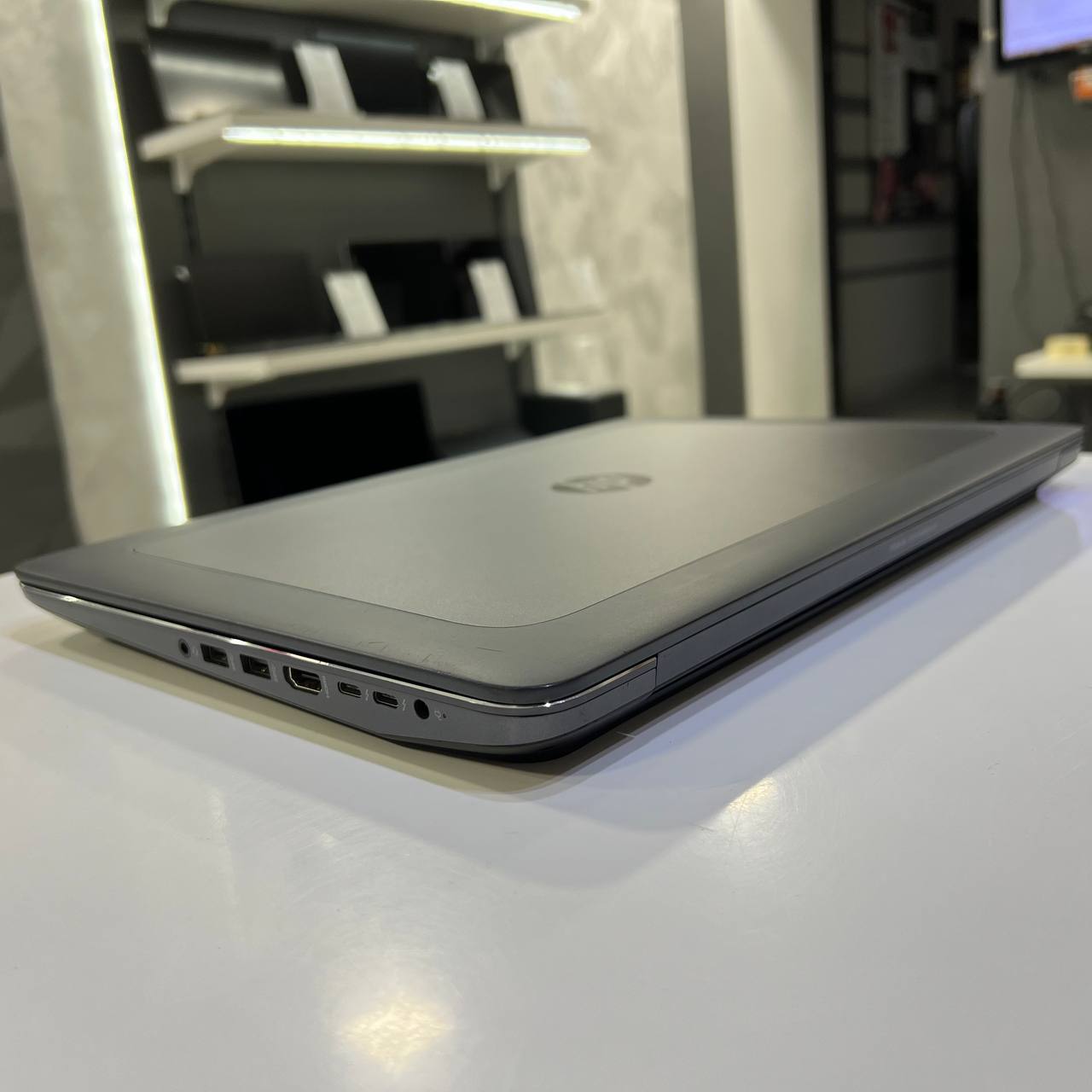 HP ZBook 15 G4 Intel Core i7-7300HQ/16Gb/256Gb SSD/Win10