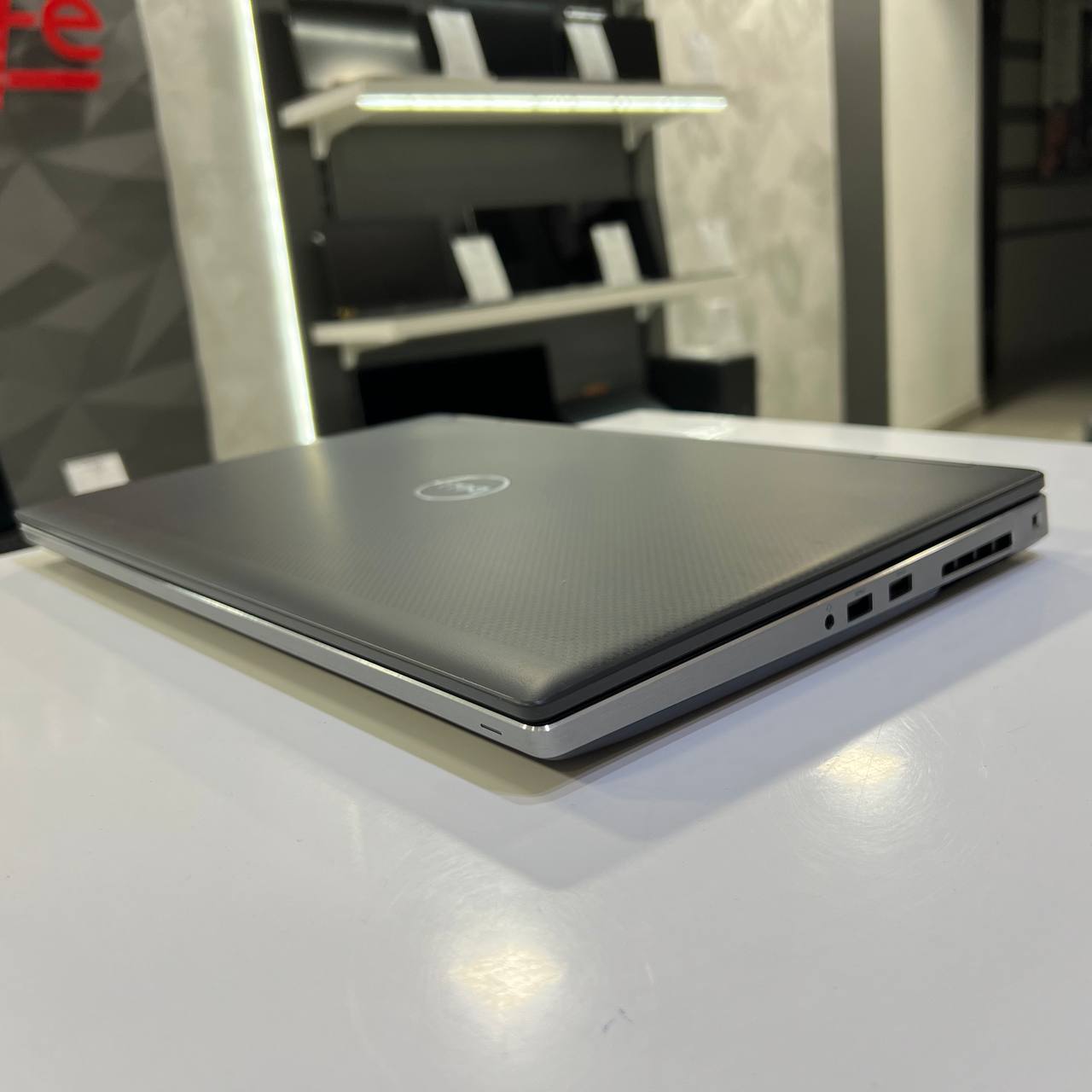 Dell Precision 7540 Intel Core i5-9400H/16GB/500GB SSD/Win11