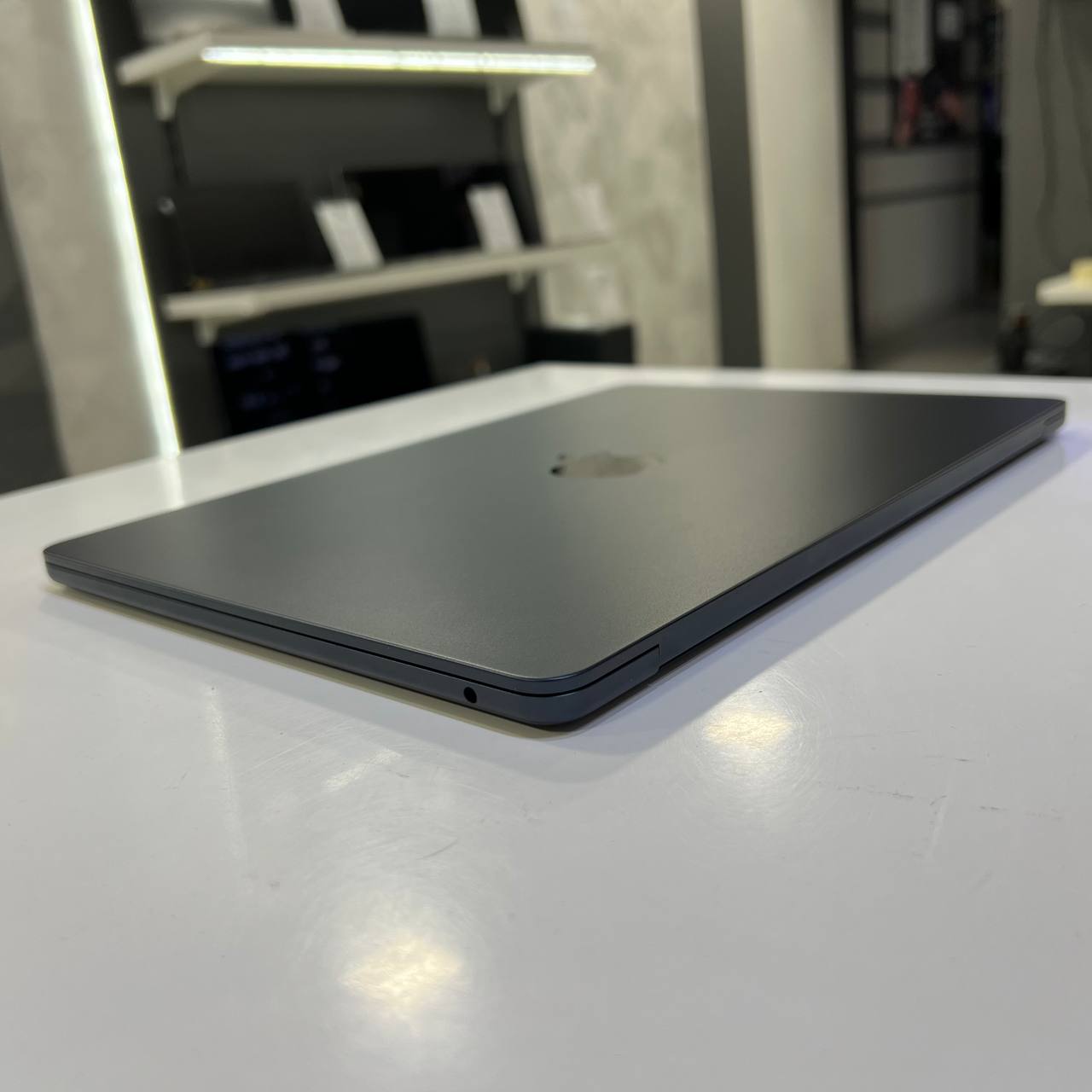 Apple MacBook Air A2681 (2022) Apple M2/16Gb/256Gb SSD/Sequoia