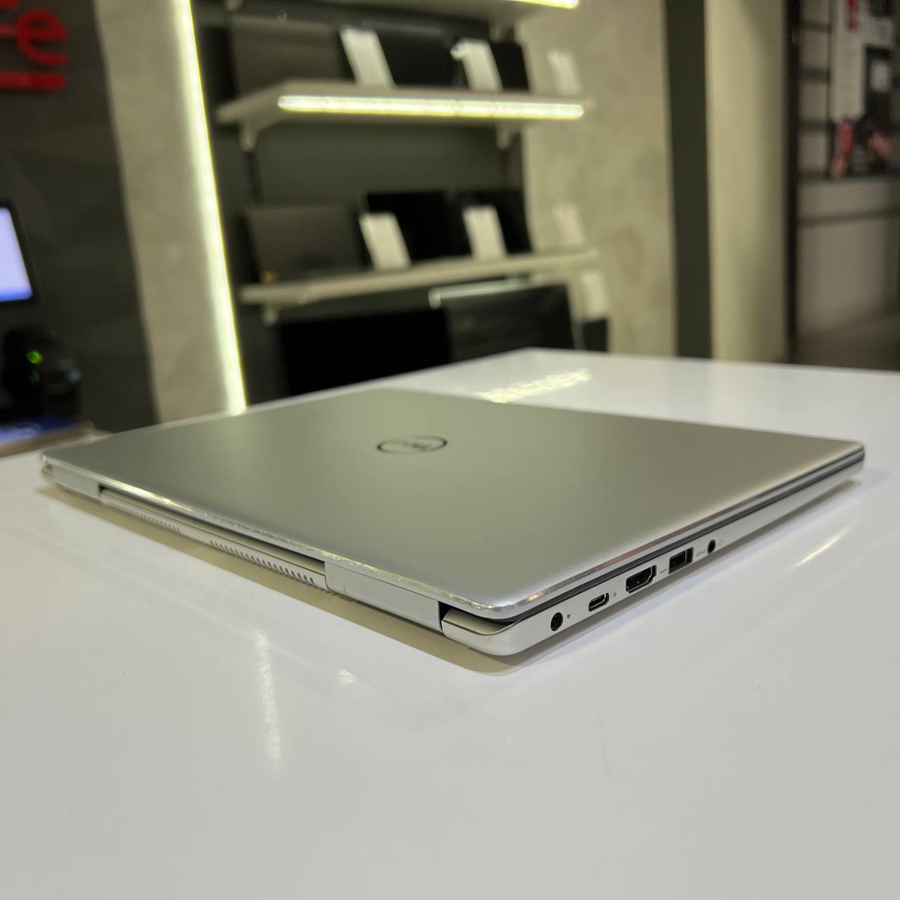 Dell Inspiron 7370 Intel Core i5-8250U/8Gb/256Gb SSD/Win11
