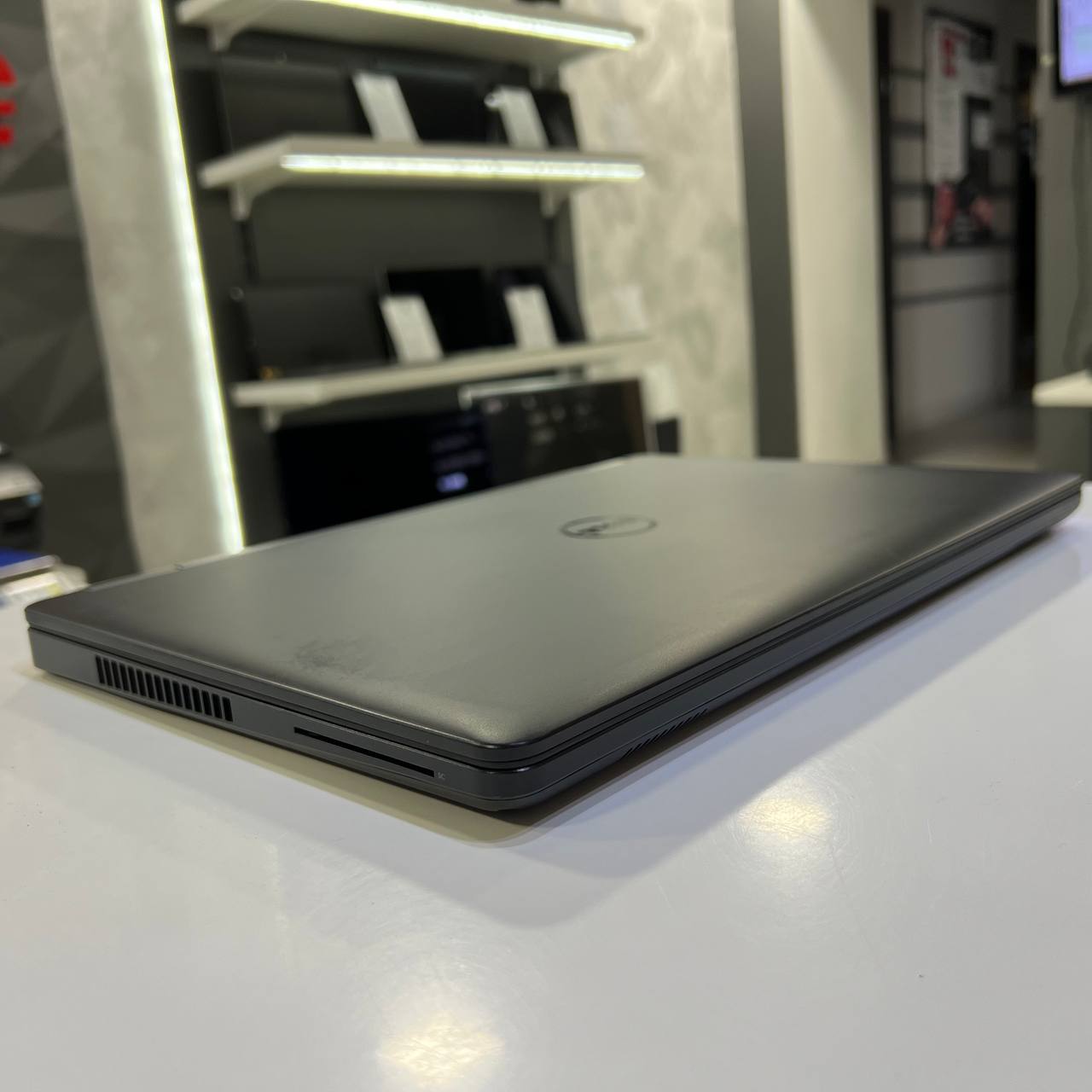Dell Latitude E5570 Intel Core i7-6820HQ/R7 M370 2Gb/16Gb/256Gb SSD/Win1