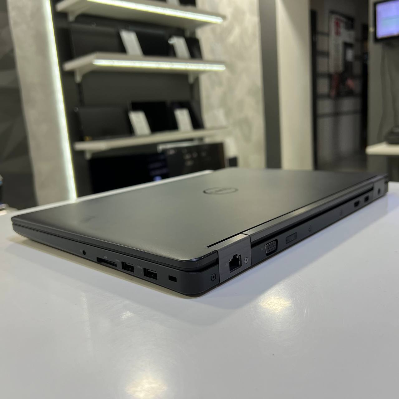 Dell Latitude E5570 Intel Core i7-6820HQ/R7 M370 2Gb/16Gb/256Gb SSD/Win1