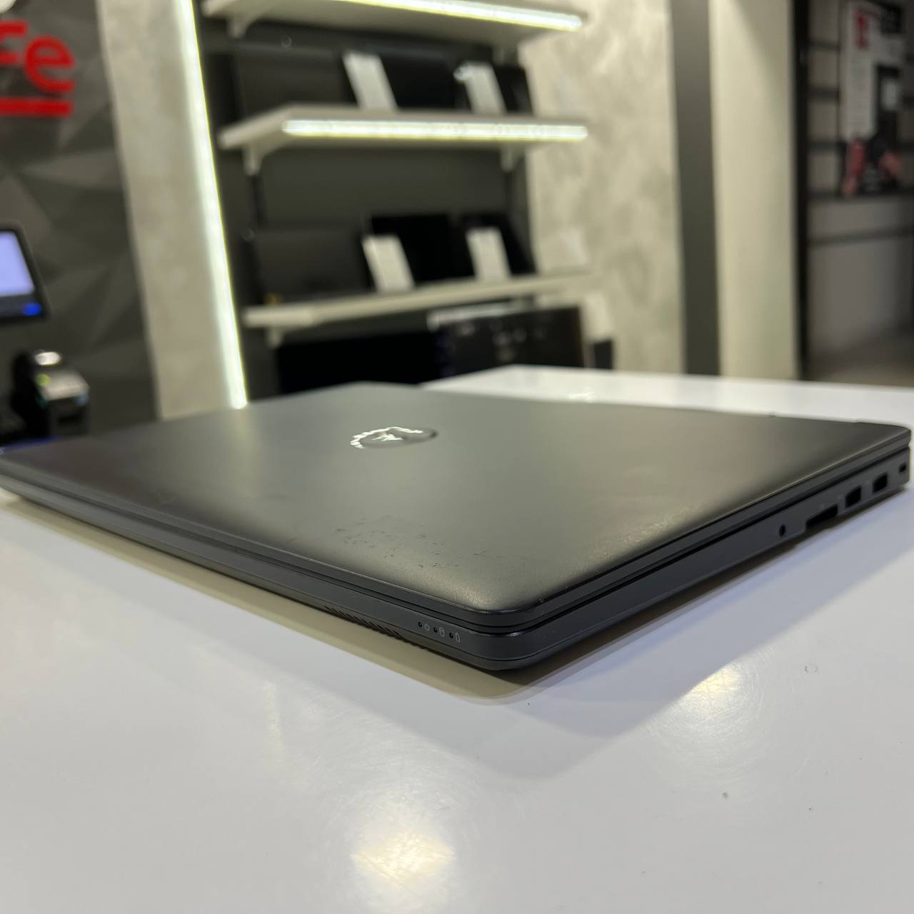 Dell Latitude E5570 Intel Core i7-6820HQ/R7 M370 2Gb/16Gb/256Gb SSD/Win1