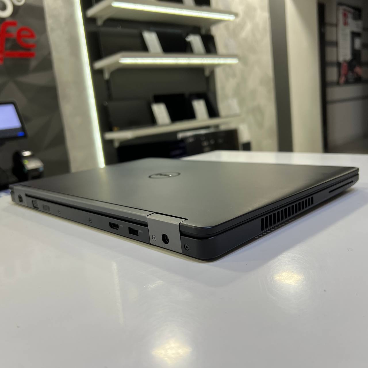 Dell Latitude E5570 Intel Core i7-6820HQ/R7 M370 2Gb/16Gb/256Gb SSD/Win1
