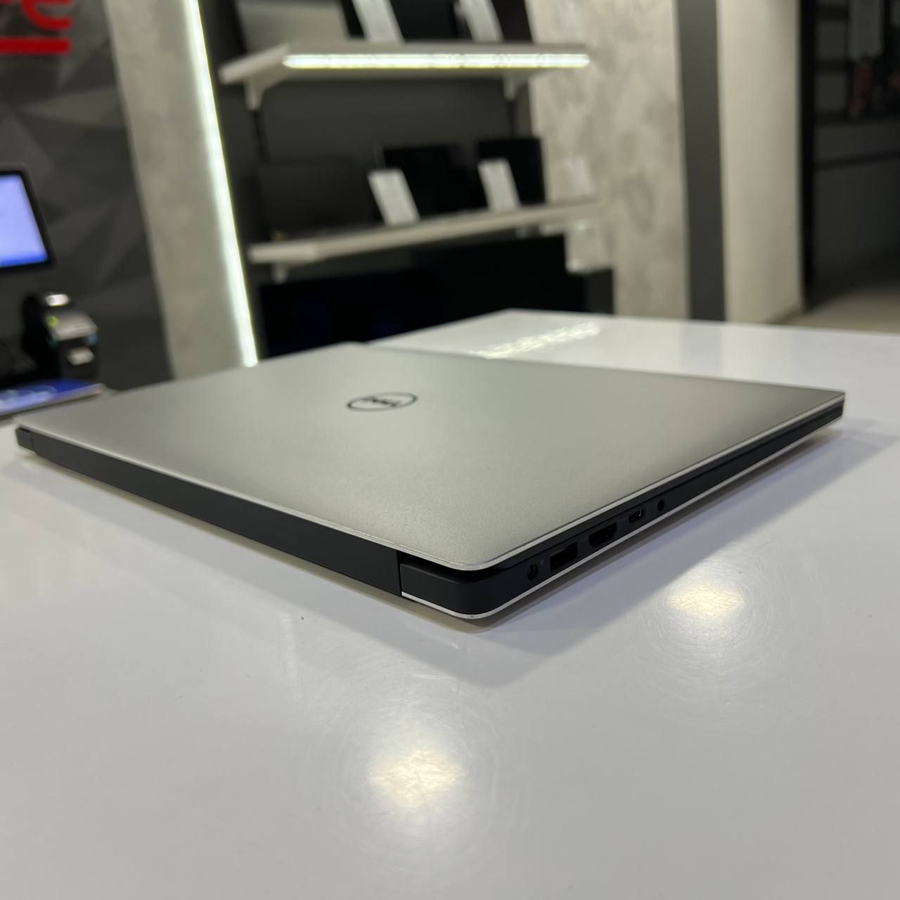 Dell XPS 9560 Intel Core i7-7700HQ/GTX1050 4Gb/16Gb/256Gb SSD/Win10