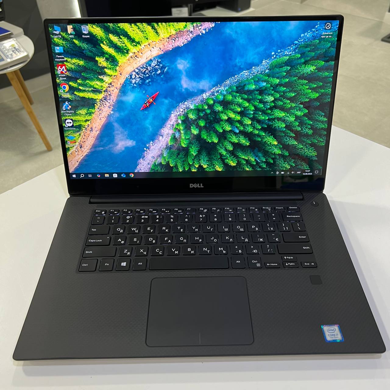 Dell XPS 9560 Intel Core i7-7700HQ/GTX1050 4Gb/16Gb/256Gb SSD/Win10