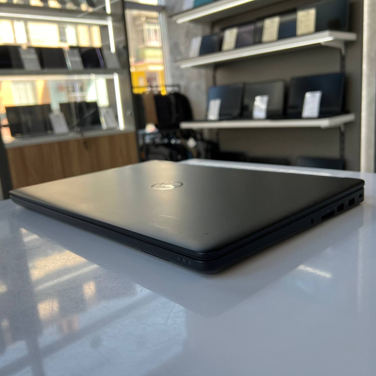 Dell Latitude E5570 Intel Core i7-6820HQ/R7 M370 2Gb/16Gb/256Gb SSD/Win10 (вживаний)