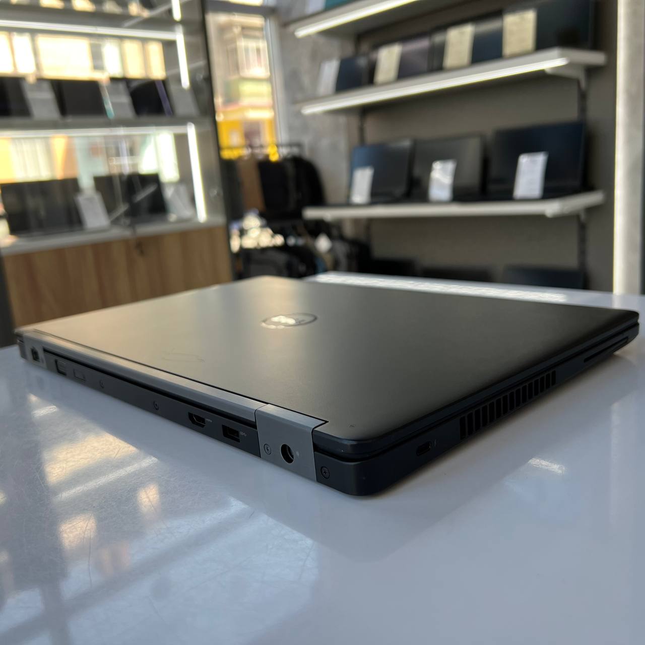 Dell Latitude E5570 Intel Core i7-6820HQ/R7 M370 2Gb/16Gb/256Gb SSD/Win10 (вживаний)