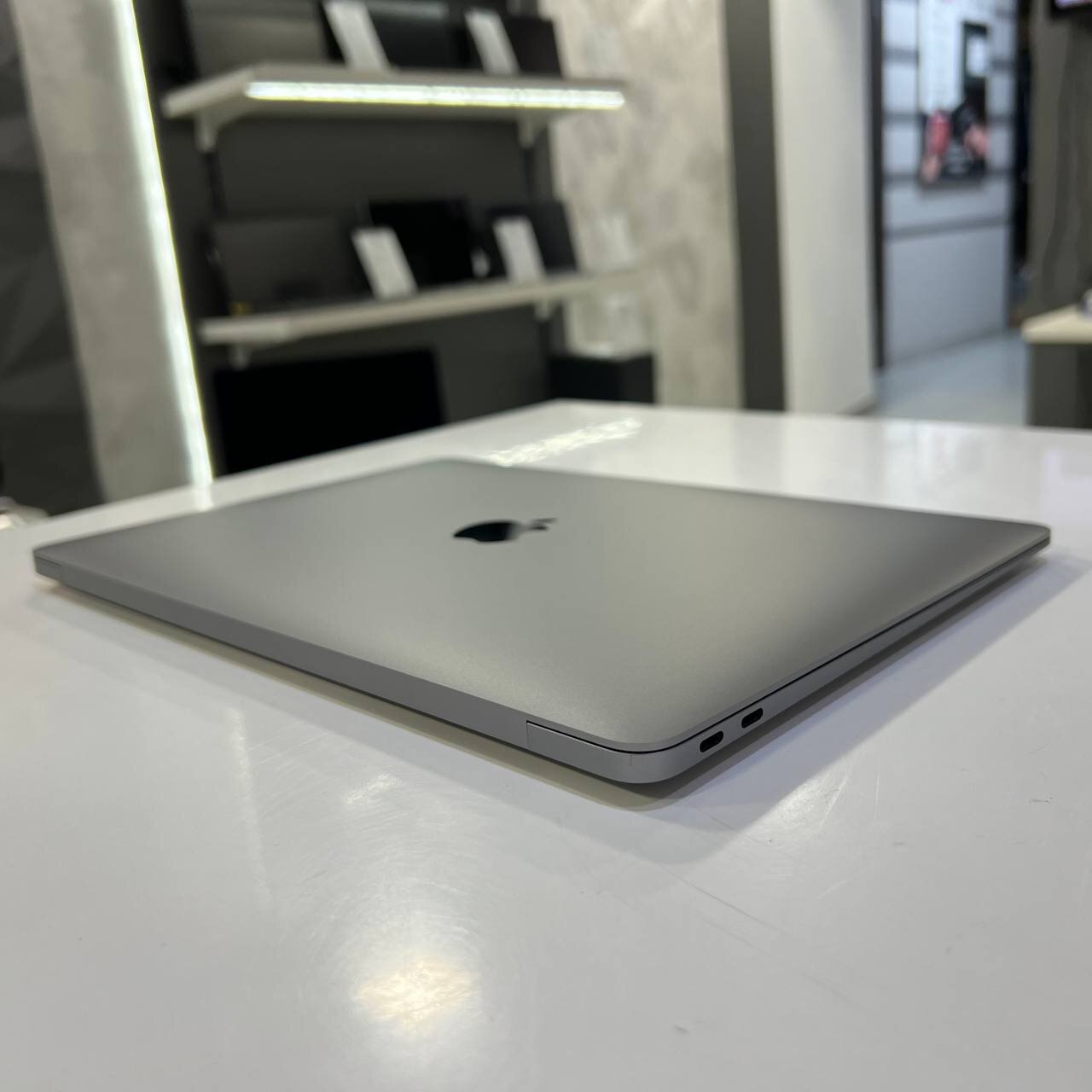 MacBook Air A2337 (2020) Apple M1/16Gb/512Gb SSD/Sequoia (вживаний)