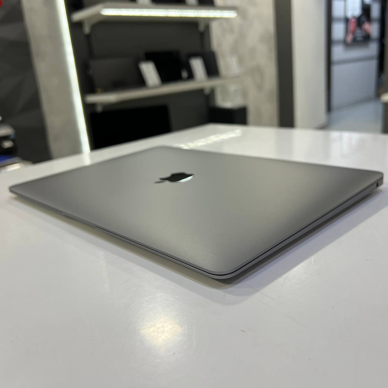 MacBook Air A2337 (2020) Apple M1/16Gb/512Gb SSD/Sequoia (вживаний)
