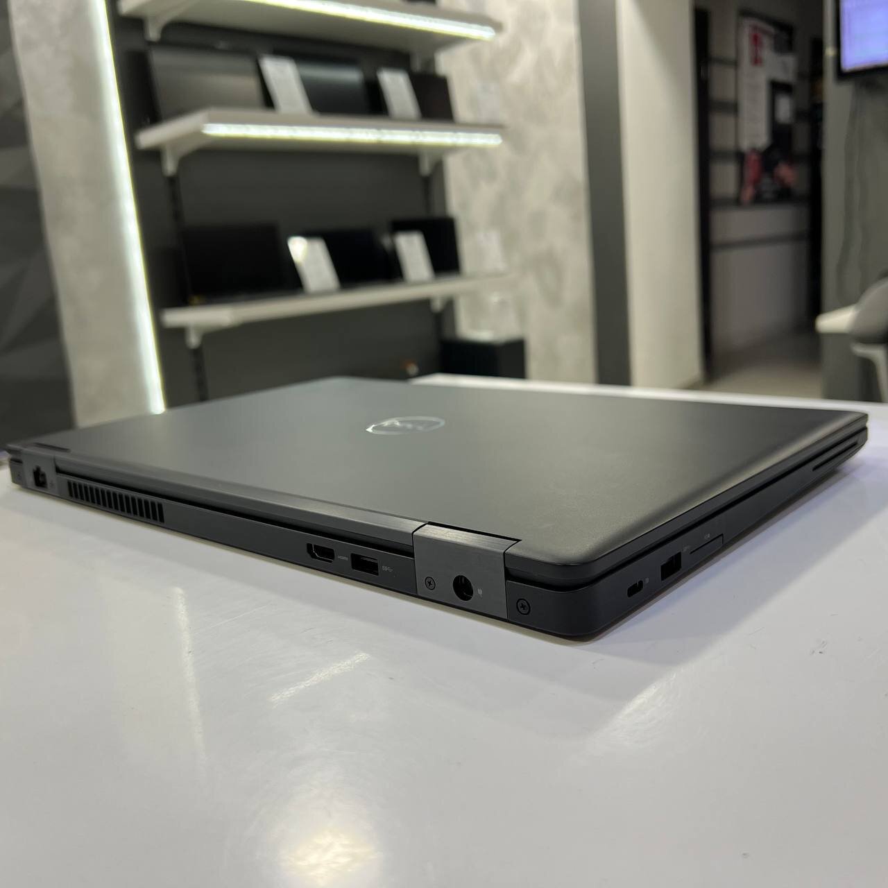 Dell Latitude 5590 Intel Core i7-8650U/MX130 2 Gb/16Gb/256Gb SSD/Win11 (вживаний)